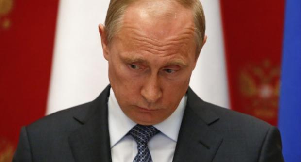 Рейтинг Путіна поступово падає. Ілюстрація: ТАСС.