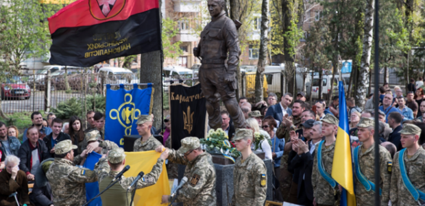 Відкриття пам'ятника Мирославу Мислу. Фото: ЗМІ