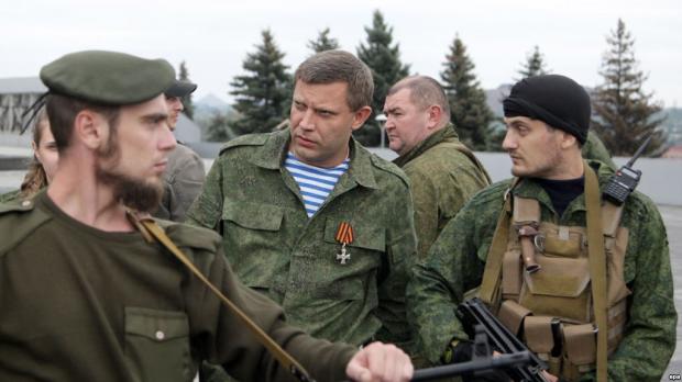  Ватажок угруповання "ДНР" Олександр Захарченко (у центрі). Ілюстрація: Радіо Свобода