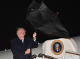 Ловить сигнали КДБ? У мережі підняли на сміх конфуз Трампа з парасолькою (фото)