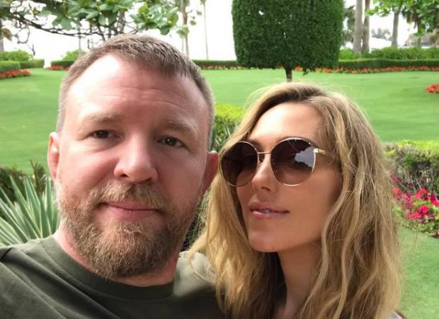 Гай Річчі з дружиною під час прогулянки по Києву. Фото:Instagram