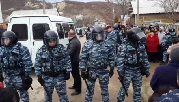 Правоохоронці окупантів у Криму. Ілюстрація:Zik