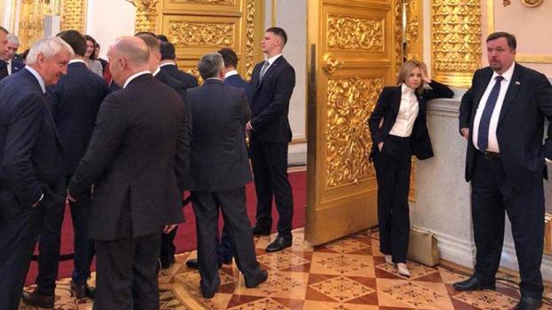 Поклонська перед інавгурацією Путіна. Фото: Соцмережі