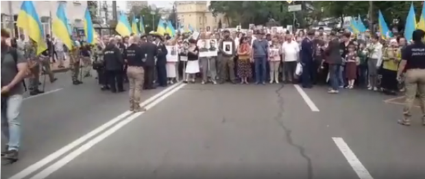 Хода "Безсмертний полк" на Арсенальній. Скрін з відео