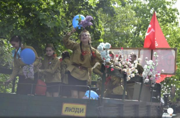 9 травня в окупованому Луганську. Фото: соцмережі.