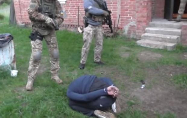 СБУ не дала злочинцям викрасти людину на замовлення ФСБ. Фото: скріншот з відео.