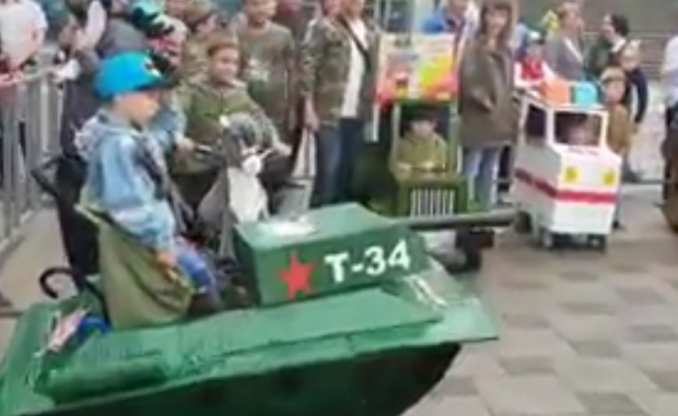 Парад дитячих колясок в Росії. Скрін відео