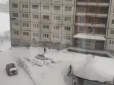 На вулиці мінус 15: У травні Росію знову замело снігом (фото)