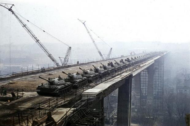 Випробування мосту в Празі. Фото: ЗМІ