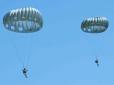 Після зіткнення у повітрі у Росії загинуло два парашутисти