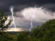 Грози та шквали: В Україні оголосили штормове попередження