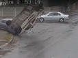 ​На Прикарпатті внаслідок ДТП з переворотом водій вилетів у вікно свого «коня» (відео)