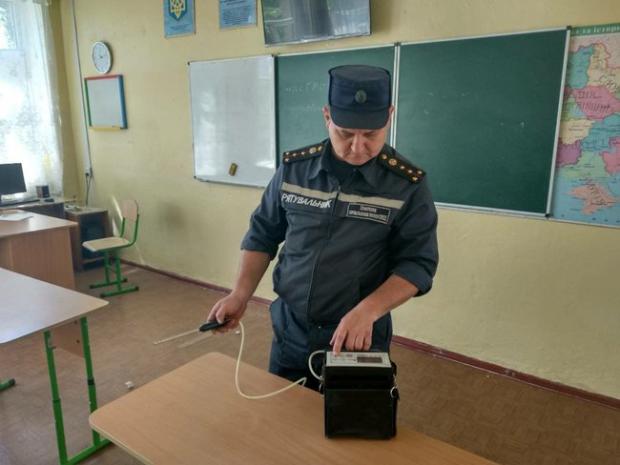 У школі Миколаєва розпилили невідому речовину, евакуйовано майже 400 дітей, 32 дитини спрямовано до лікувальних закладів, - ДСНС 01