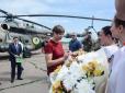 У зону бойових дій: На Донбас прибула президент країни Євросоюзу (фото)