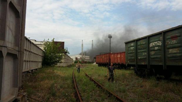 У Дніпрі почалася пожежа на акумуляторному заводі. Фото: Інформатор.