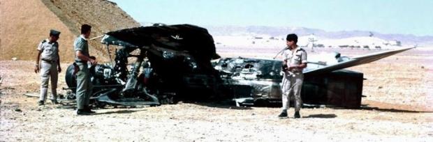 Офіцери ВПС Ізраїлю біля збитого єгипетського літака. Синай, Шестиденна війна. Ілюстрація:ТСН