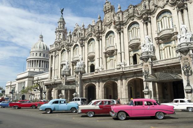 Розкішні готелі, кіно та казіно на Кубі будували до Кастро. Фото: ЖЖ.