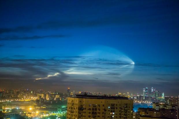 Росіян перелякав дивний слід у небі. Фото: соцмережі.
