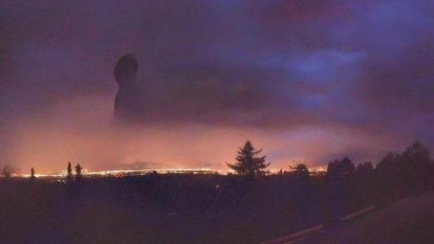 Таємничий силует в небі Аляски. Фото: donpress