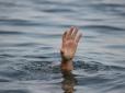 Трималася за труп батька: На Запоріжжі стався жахливий інцидент на воді