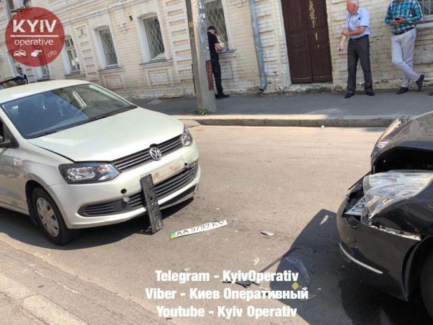 ДТП із авто дипломатів у Києві. Фото: Фейсбук.