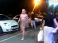 Військовослужбовець ЗСУ? - На Харківщині вулицею розгулював голий чоловік (фотофакт)