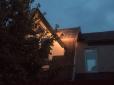 У Києві блискавка підпалила будинок