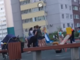 Будні скреп: У Росії п’яні мами влаштували бійку на дитмайданчику (відео 16+)
