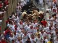 Старовинна та небезпечна розвага: В Іспанії бики підняли на роги чоловіка і затоптали ще двох (фотофакт)