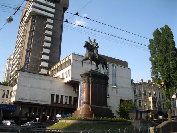 Пам'ятник Щорсу у Києві. Ілюстрація:slovoidilo.ua