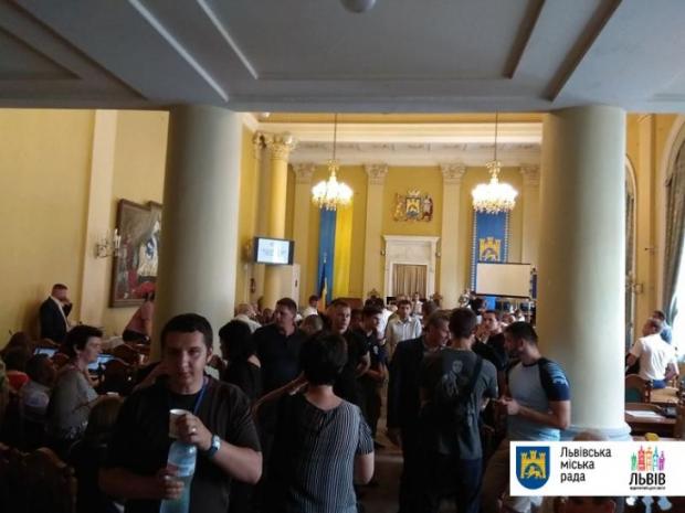 Представники "Національного корпусу" перебувають на засіданні Львівської мерії. Фото:прес-служба Львівської міської ради