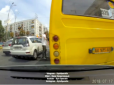 Водій столичної маршрутки влаштував ДТП і бійку посеред дороги (відео)