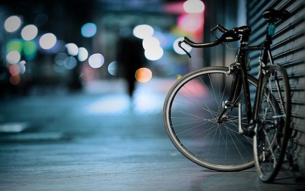 Молодий велосипедист вбив водія авто. Ілюстрація: Pixabay.