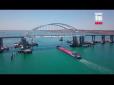 А де ж туристи? - З'явилося відео путінського мосту до Криму з висоти пташиного польоту