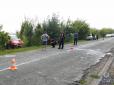 Смертельна ДТП на Рівненщині: Авто вилетіло з дороги і збило жінку з дітьми