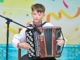Дай, Боже, щастя цьому хлопцю: 13-річний напівсліпий сирота з України підкорив журі міжнародного музичного фестивалю