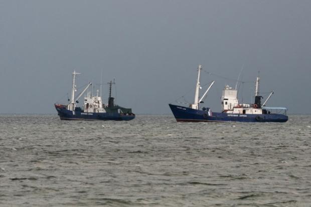 Затримання суден в Азовському морі  - це свідомі провокації. Ілюстрація: Вголос.
