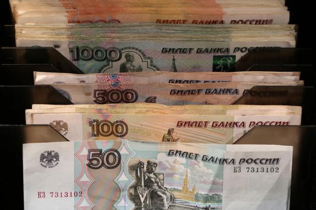 Курс рубля різко впав на тлі повідомлень про санкції, анонсованих американським Держдепом