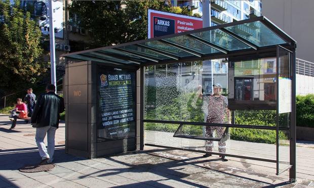 У Києві обіцяли замінити усі зупинки. Ілюстрація: соцмережі.