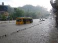 Одразу після Києва: У місті Лева потужна злива перетворила вулиці на ріки (фото, відео)