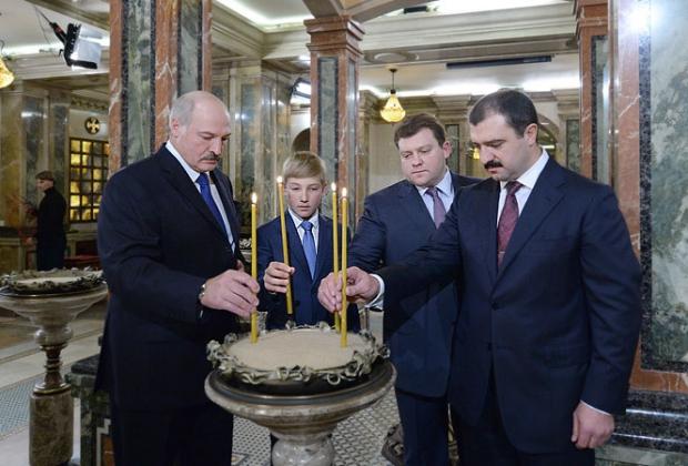 Віктор Лукашенко, крайній справа