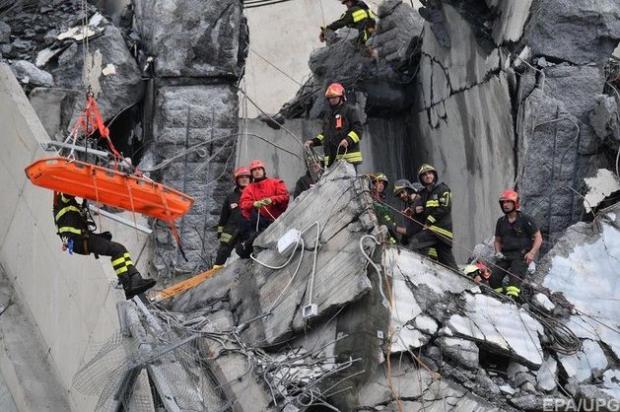 Рятувальники на місці трагедії у Генуї. Фото: ЕРА.