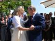 Мавпує Трампа: Експерт пояснив, навіщо Путін влаштував танці на весіллі глави МЗС Австрії