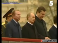 І Янукович цукеркою пригощає: Українцям нагадали, як Путін приймав військовий парад у Києві (відео)