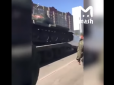 Могли постраждати діти: У Росії на параді перекинувся танк (відео)