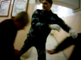 У мережі з'явилися нові кадри тортур у російській в'язниці (відео)
