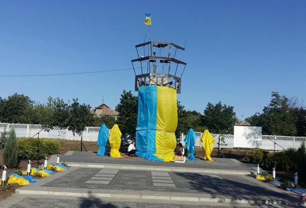 У Доброславі сьогодні відкрили пам'ятник захисникам України / фото Людмила Прокопечко