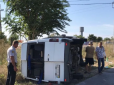 Водій не впорався із керуванням: Мікроавтобус з відпочивальниками потрапив у ДТП на Одещині (фото)