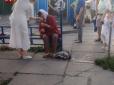 ​У Києві нетвереза бабуся впала під колеса автобуса (фотофакт)