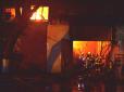 В Одесі спалахнула масштабна пожежа на СТО, є постраждалі (фото)